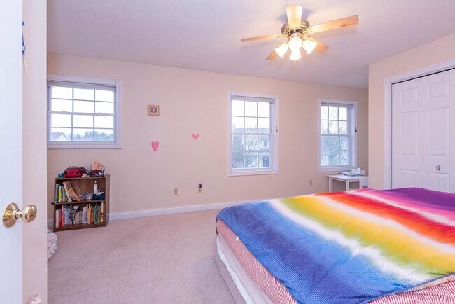 Building Photo - Bright, Spacious Home with Tons of Charm a...