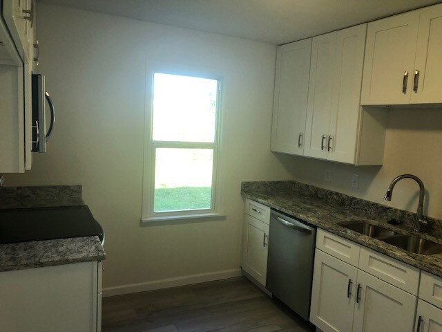 Building Photo - 7101 Fordshire Ln