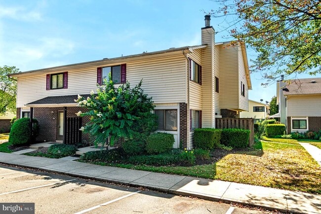 Building Photo - 9021 Sandalwood Dr