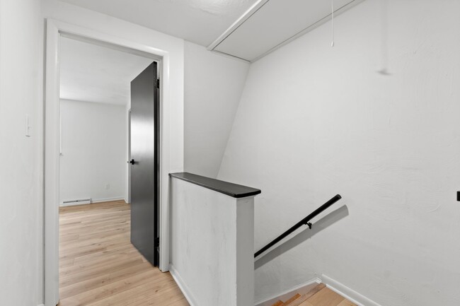 Building Photo - AVAILABLE NOW!! Fully RENOVATED 3 bedroom TOWNHOME in WEST MIFFLIN! COME CHECK IT OUT!