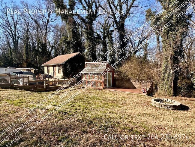 Building Photo - Charming 3BR/2BA Home in Charlotte!