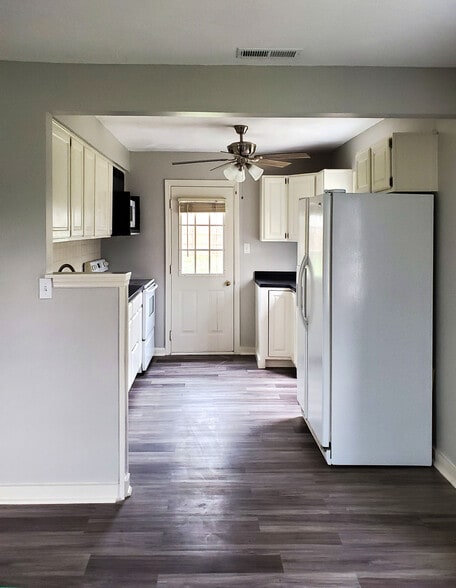 Newly refinished kitchen - 2320 East Michigan Street