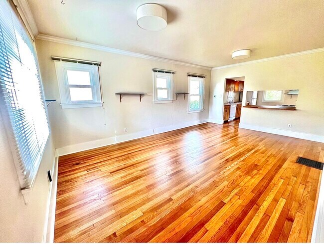 Building Photo - 4728 NE 27th Ave