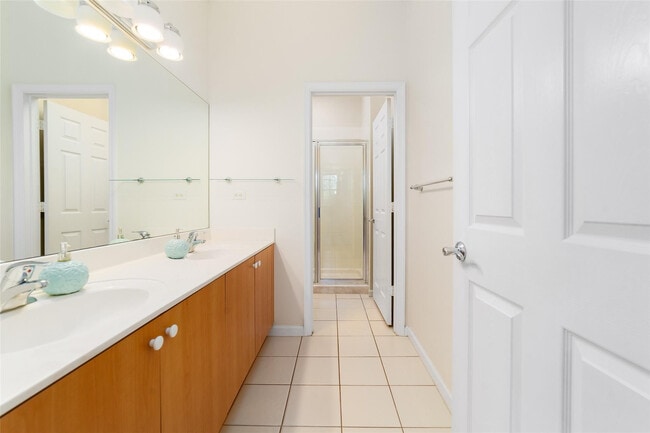 Building Photo - 463 School House Rd