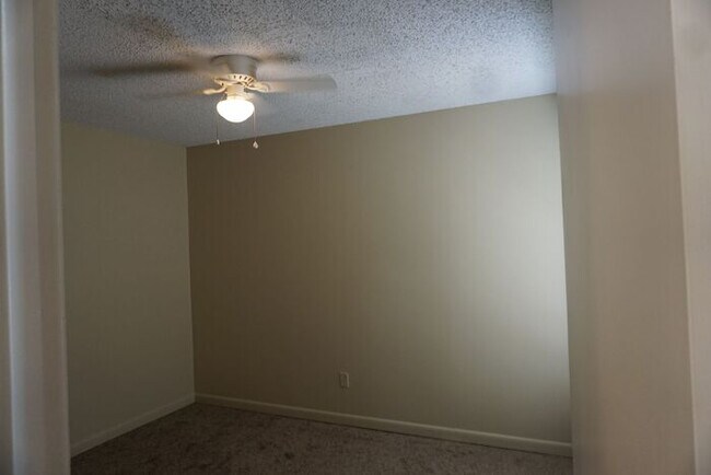 Building Photo - 2 Bedroom 2 Bath Townhouse Near NAS Jax
