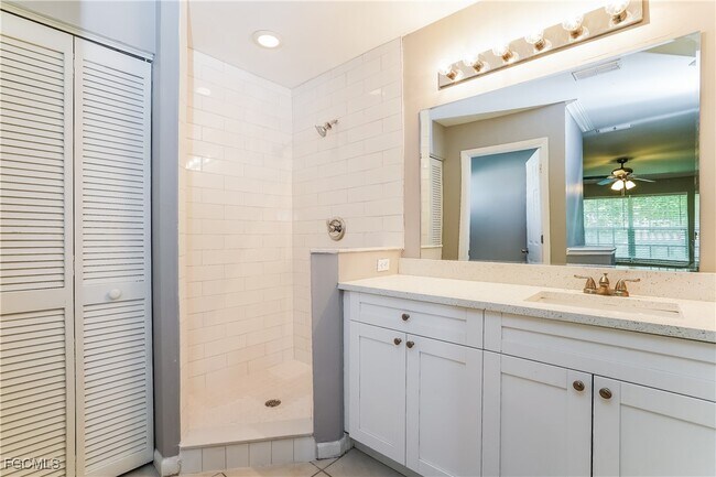 Building Photo - 525 SW 23rd Terrace