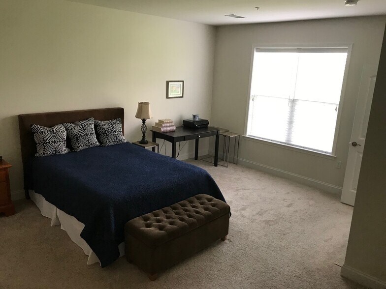 Building Photo - 690 Whitetail Dr