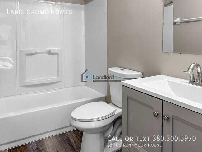 Building Photo - 8111 Royal Elm Dr