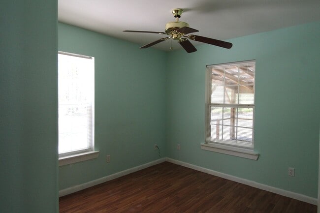 Building Photo - Private 3-Bedroom home located off of Hwy 98!