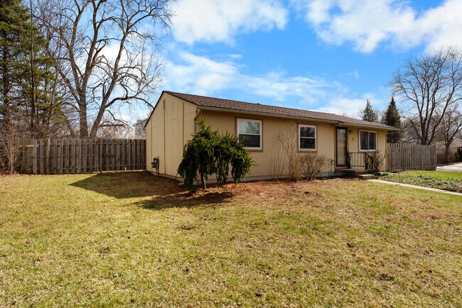 Building Photo - 2 Faust Ct