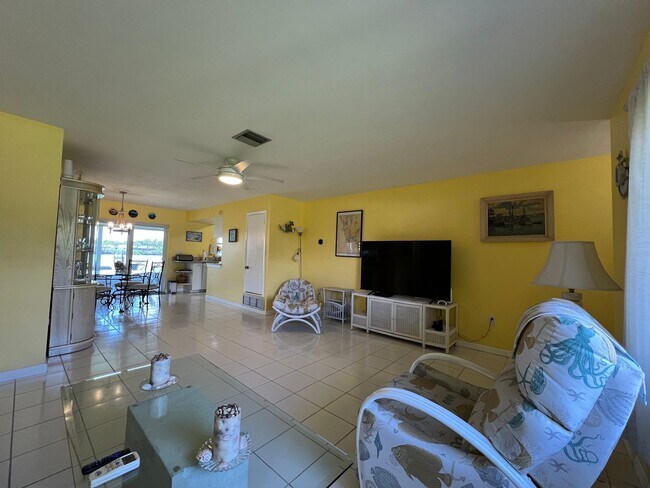 Building Photo - $3,300/month ** Short Term / Seasonal - Fu...