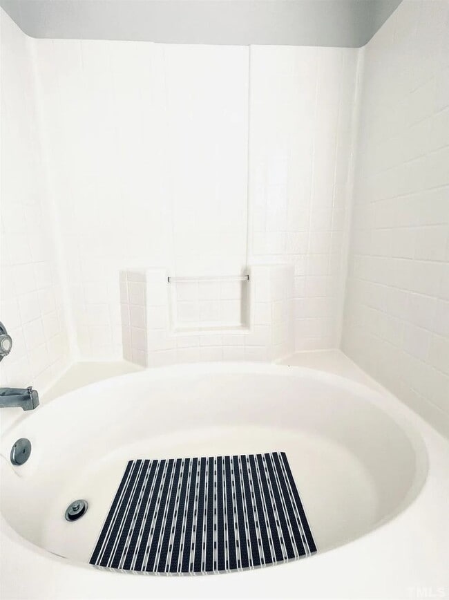 Building Photo - Comfortable 3BD, 2.5BA Raleigh Home with a 1-Car Attached Garage in an HOA Community with Amenities