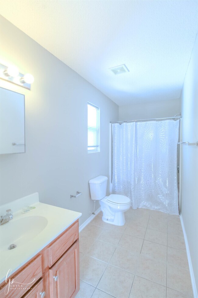 Building Photo - 2013 Laurel Oak Ct