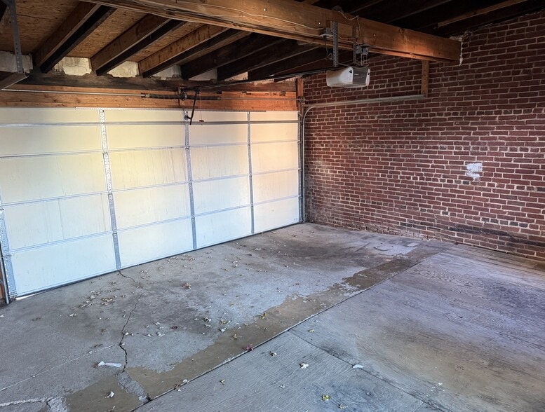 Building Photo - 46 S Main St