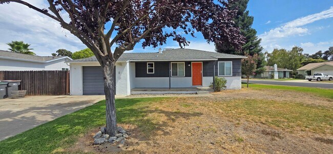 Building Photo - 1021 Buckeye Dr