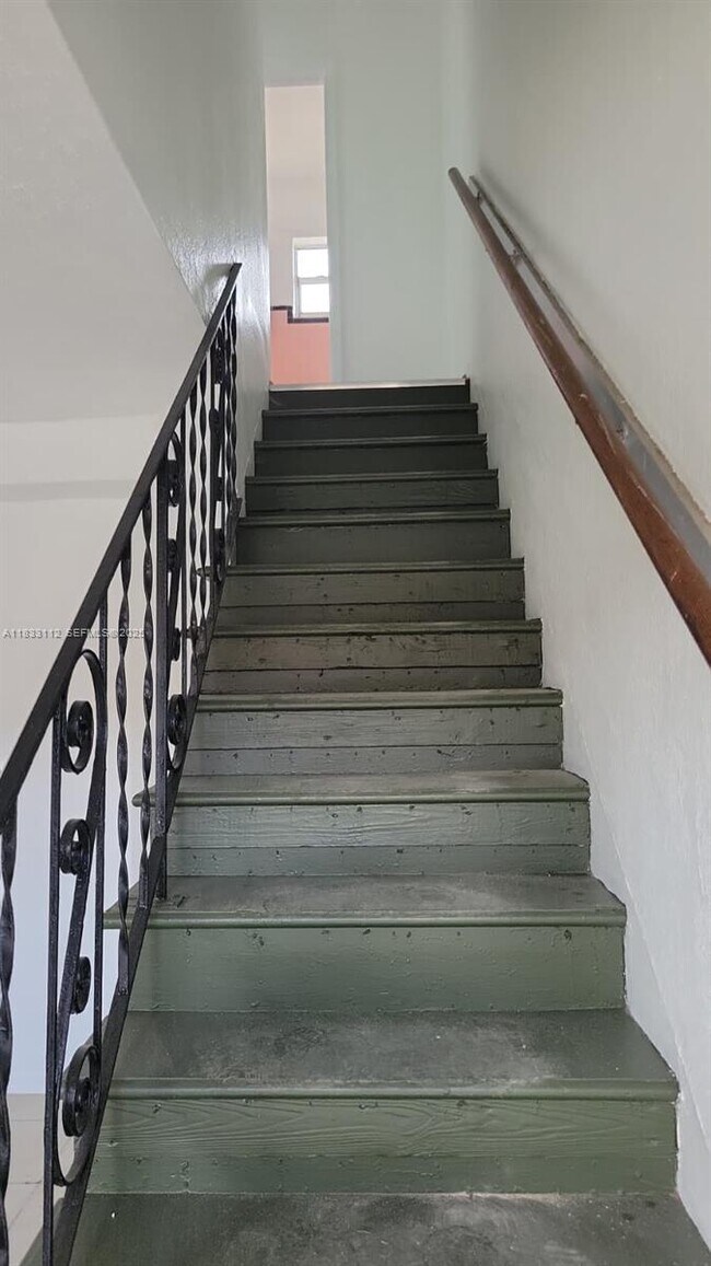 Building Photo - 1406 NW 2nd Ave