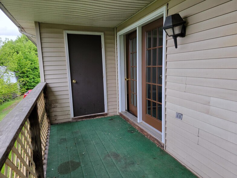 Building Photo - 137 E Walnut St