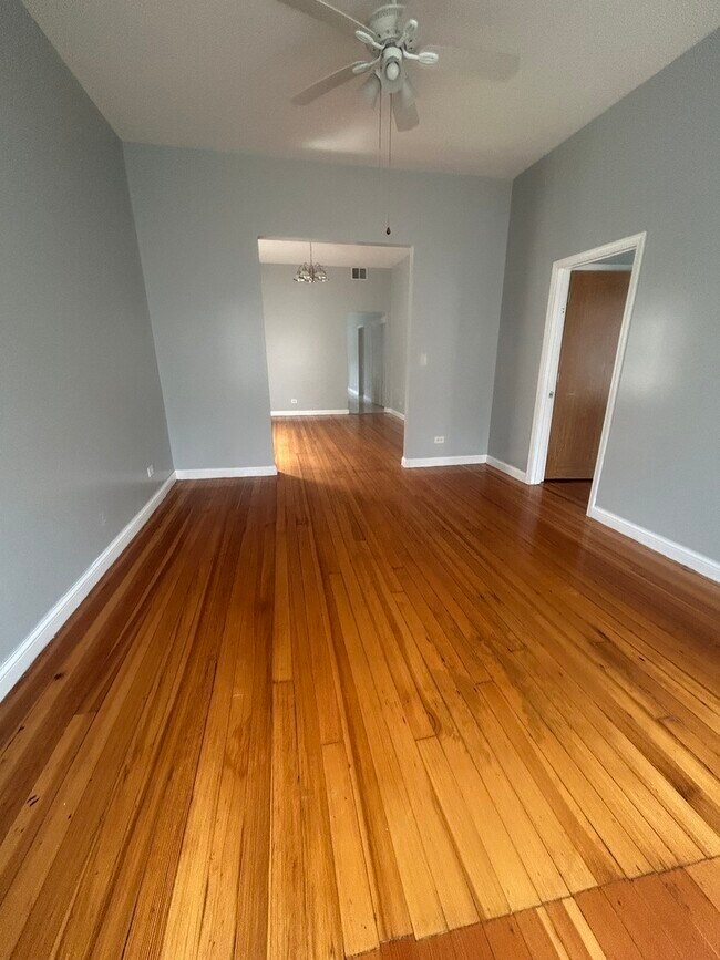 Building Photo - 2414 N Lawndale Ave