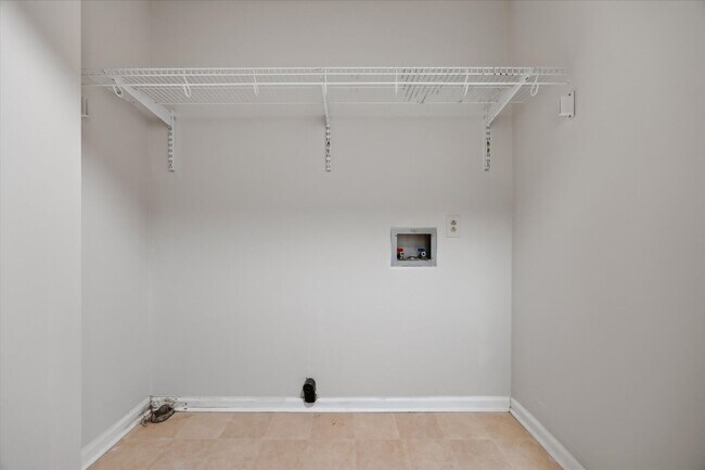 Building Photo - 717 Goodpasture Terrace