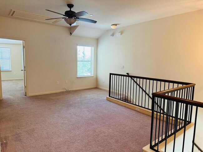 Building Photo - 1620 Bryant Dr
