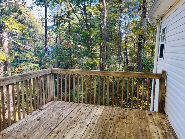 Building Photo - Charming 3 bed, 2 full bath home in Villa Rica!