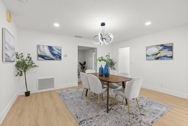 Building Photo - Newly Renovated Pool Home