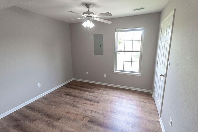 Building Photo - 4016 Snowy Owl Dr