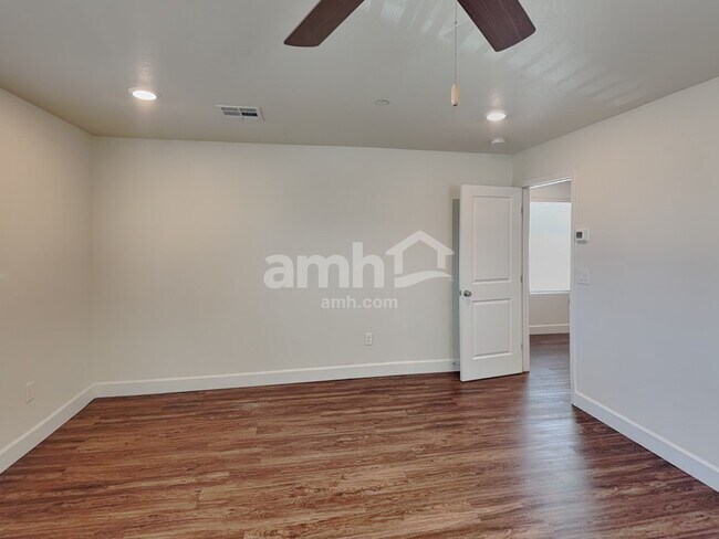 Building Photo - 108 Market St