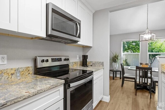 Building Photo - 8000 Kroll Way