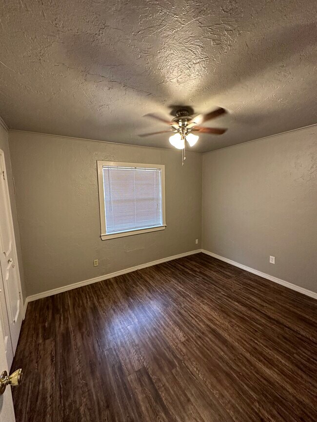 Building Photo - 1708 Westchester Dr