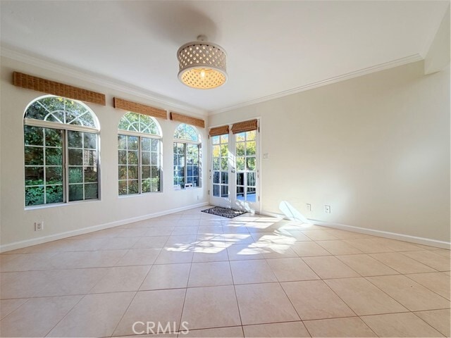 Building Photo - 635 St Ann's Dr