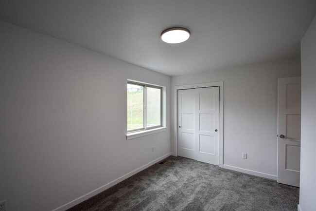 Building Photo - New South Hills Duplex Stunner!