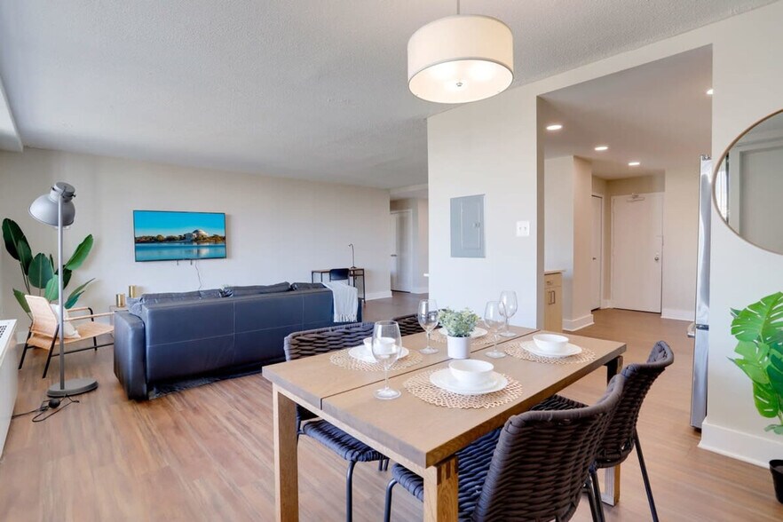 Building Photo - 1201 S Bell St