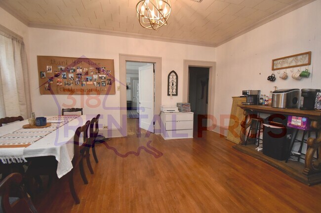 Building Photo - 3 Bed 2 Bath Home Within Walking Distance to Tech!