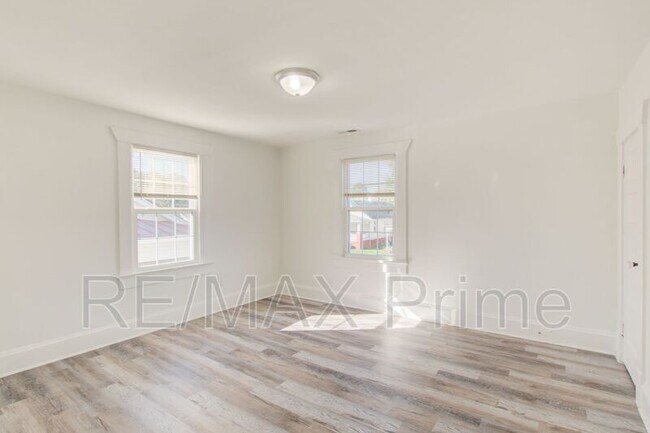 Building Photo - 1135 Jackson Ave