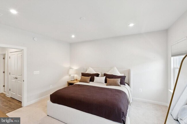 Building Photo - 1750 Blue Spruce St