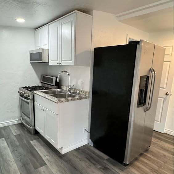 Building Photo - 8960 Helms Pl