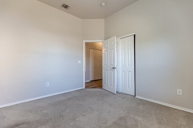 Building Photo - 9802 Vandenberg Way