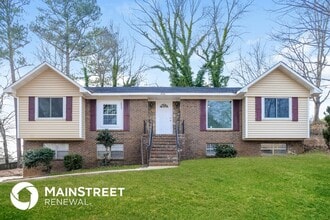 Building Photo - 2026 Sprucewood Pl