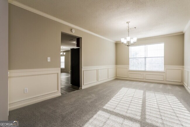 Building Photo - 4433 Estate St