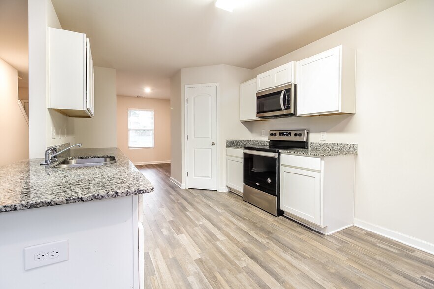 Building Photo - 163 Evvalane Dr