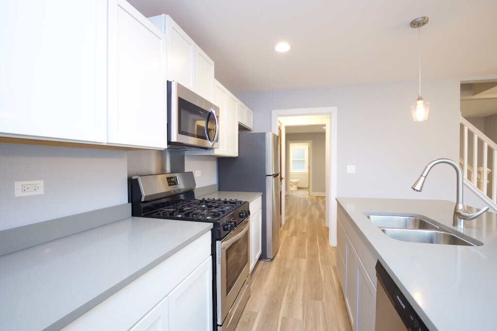 Building Photo - 16637 W Brockman Ave