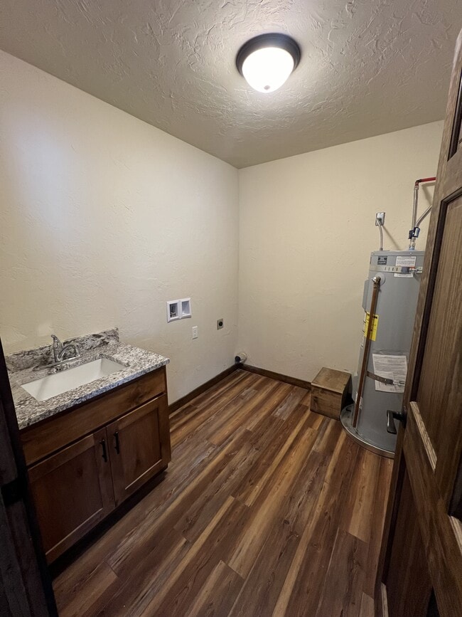 Building Photo - 5584 Windy Ridge Dr