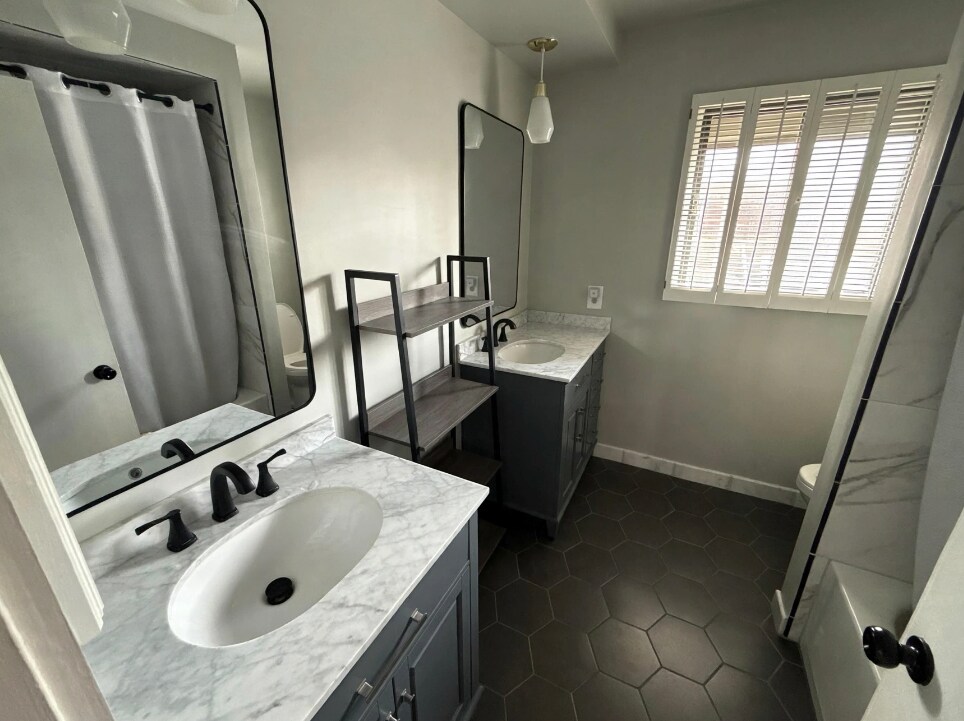 Building Photo - 3051 Donna Dr