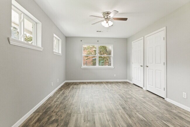 Building Photo - "Discover Spacious Comfort: 4-Bed, 2-Bath Home on Rockhill Road, Fort Worth!"
