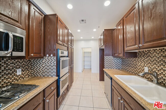 Building Photo - 1508 Greenfield Ave