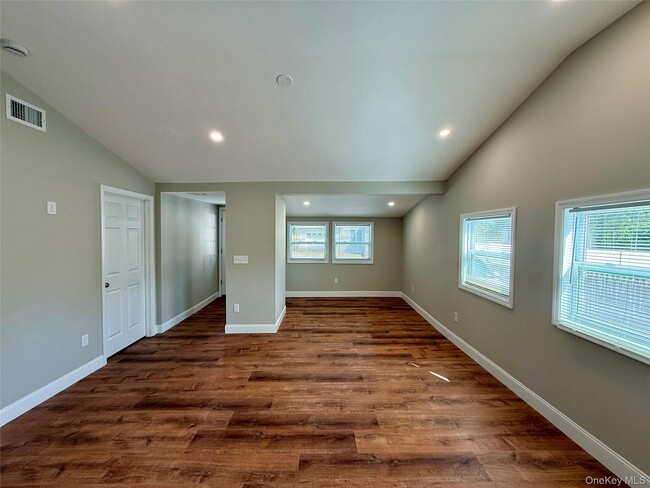 Building Photo - 5 Schradin Hill