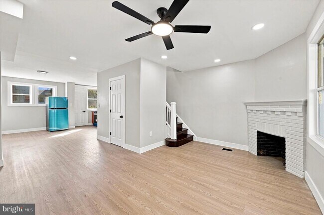 Building Photo - 5840 Crittenden St