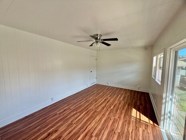 Building Photo - Partially Renovated 3 Bedroom / 2 Bathroom Main House – 1,400 Sq Ft