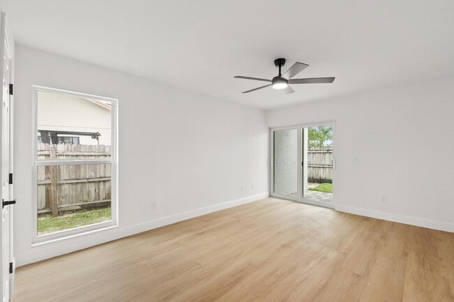 Building Photo - 1313 Pinetta Cir